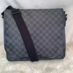 LV OUTDOOR MESSENGER BAG for Sale in Irwindale, CA - OfferUp