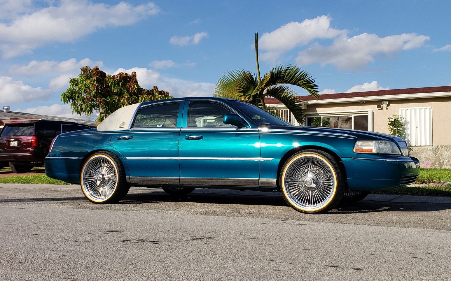 Lincoln town car