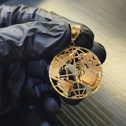 10K World 🌎 Pendant 🔥