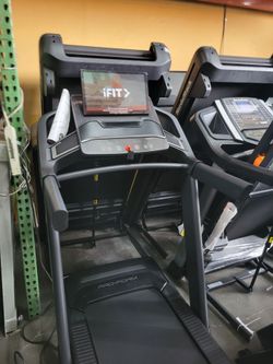 Proform Carbon Pro 9000 Treadmill  - 16" screen - 900$