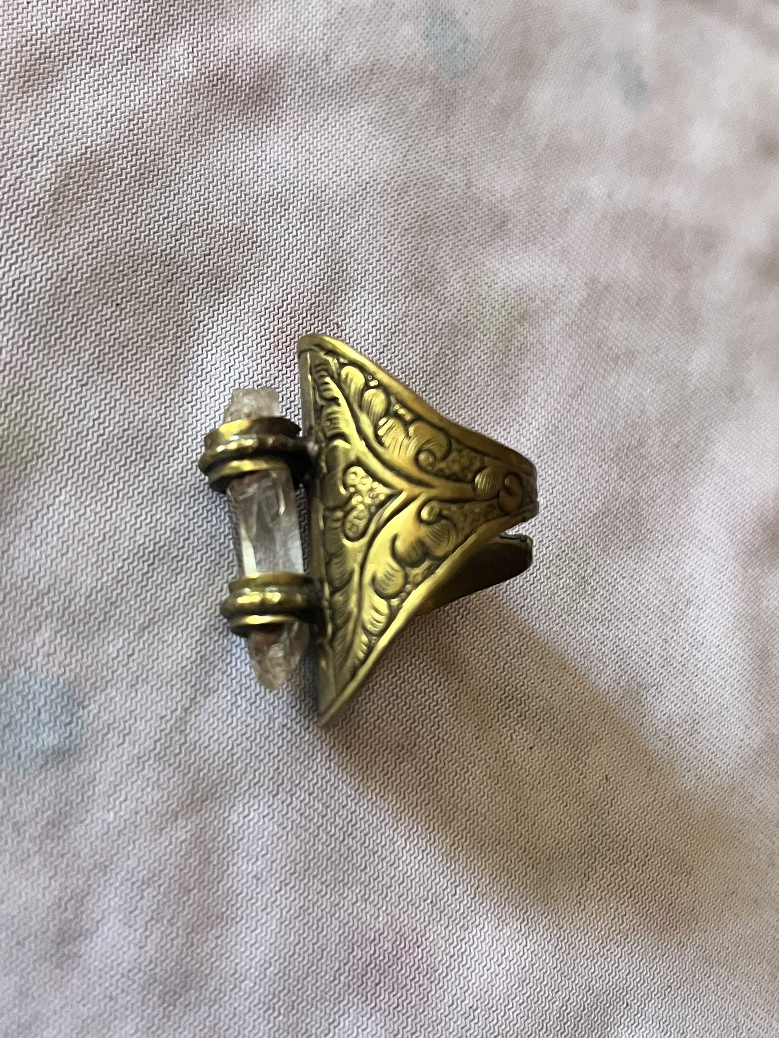 Vintage bronzer ring Adjustable size Gemstone in the center Not too sure which it is