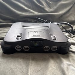 Nintendo 64 Console with 4 Controllers