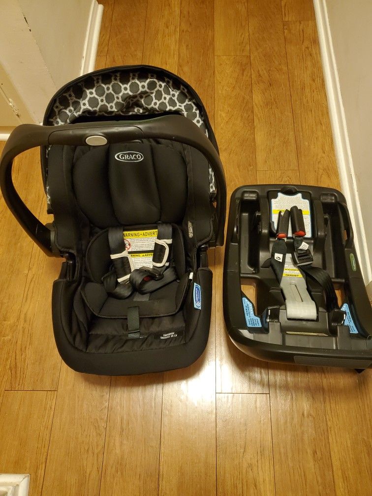 Graco SnugRide SnugFit 35 LX Infant Car Seat with easy click in Base
