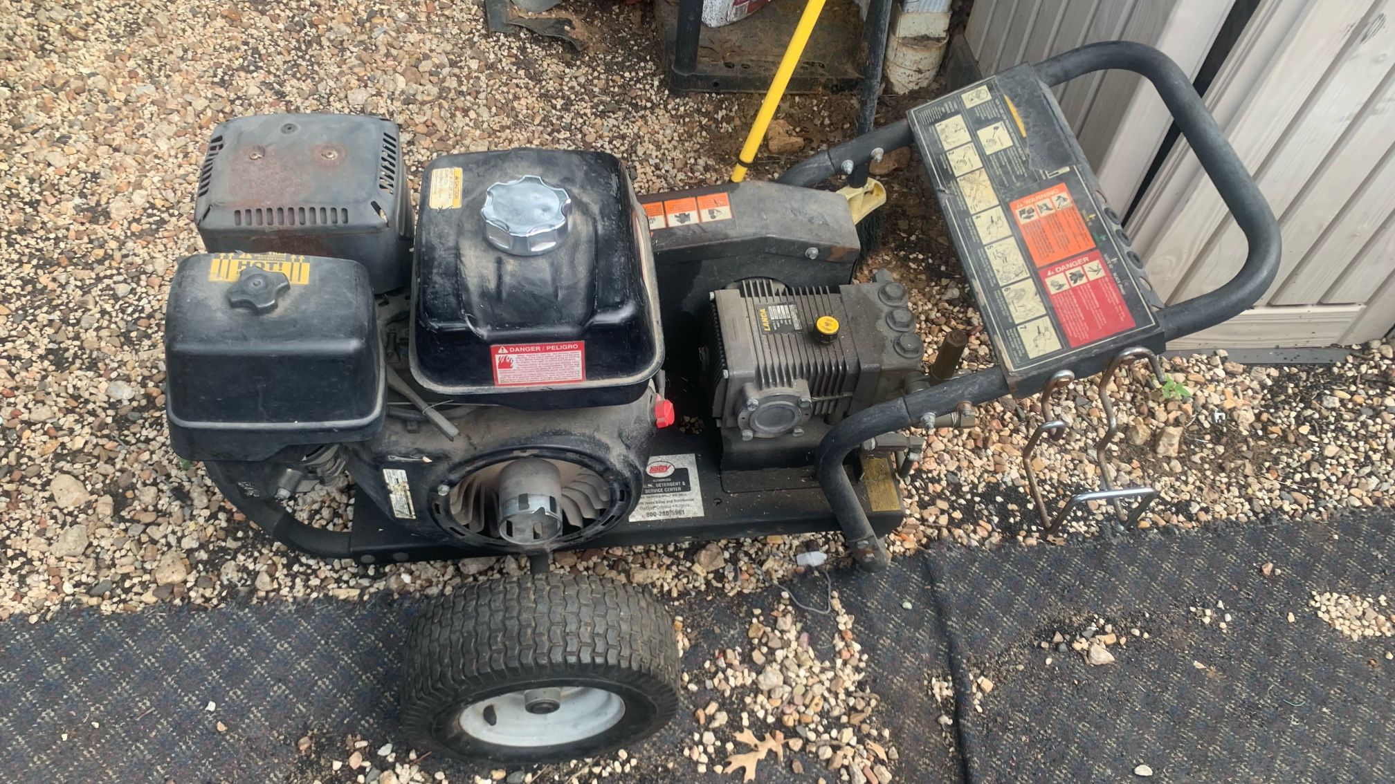 3500 PSI Pressure Washer , Needs Pull String 