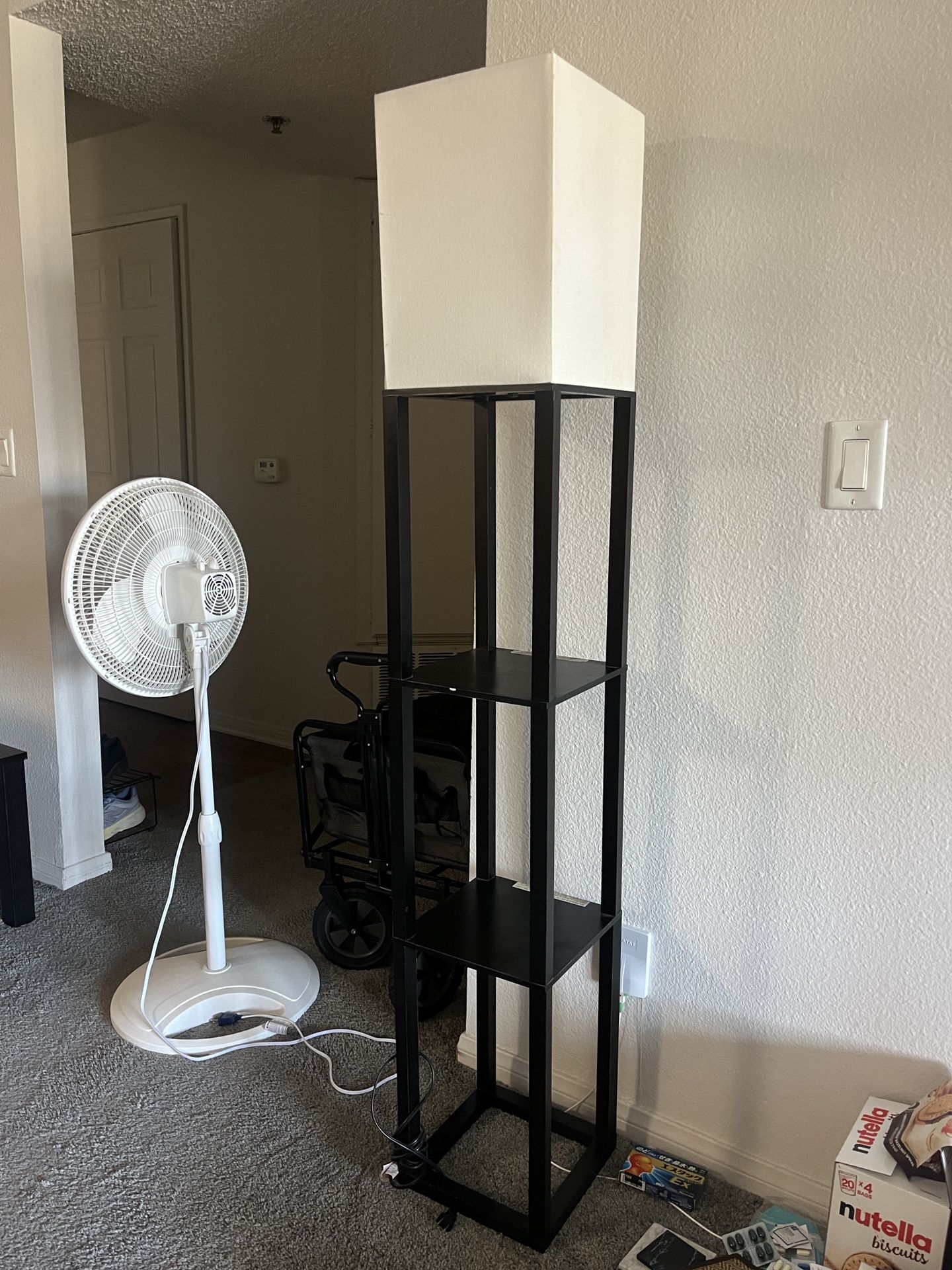 Shelf floor lamp