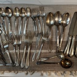 Vintage Silverplate Flatware Lot – WM Rogers & Community Silver – 20+ Pieces