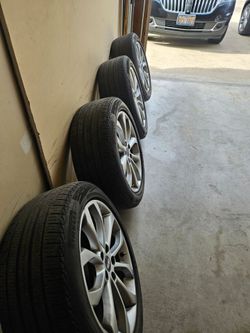 2015 MKC 235/50/18 5x108 bolt pattern