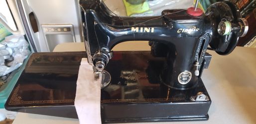 SINGER  MINI