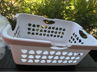 Free!!! Laundry Basket (handles are broken off)