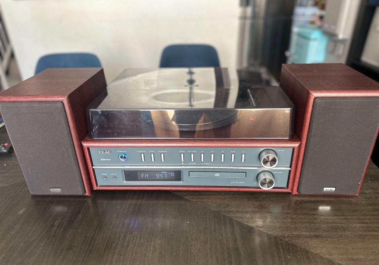 Teac Turntable Stereo System with CD, Radio & Bluetooth; LP-P1000