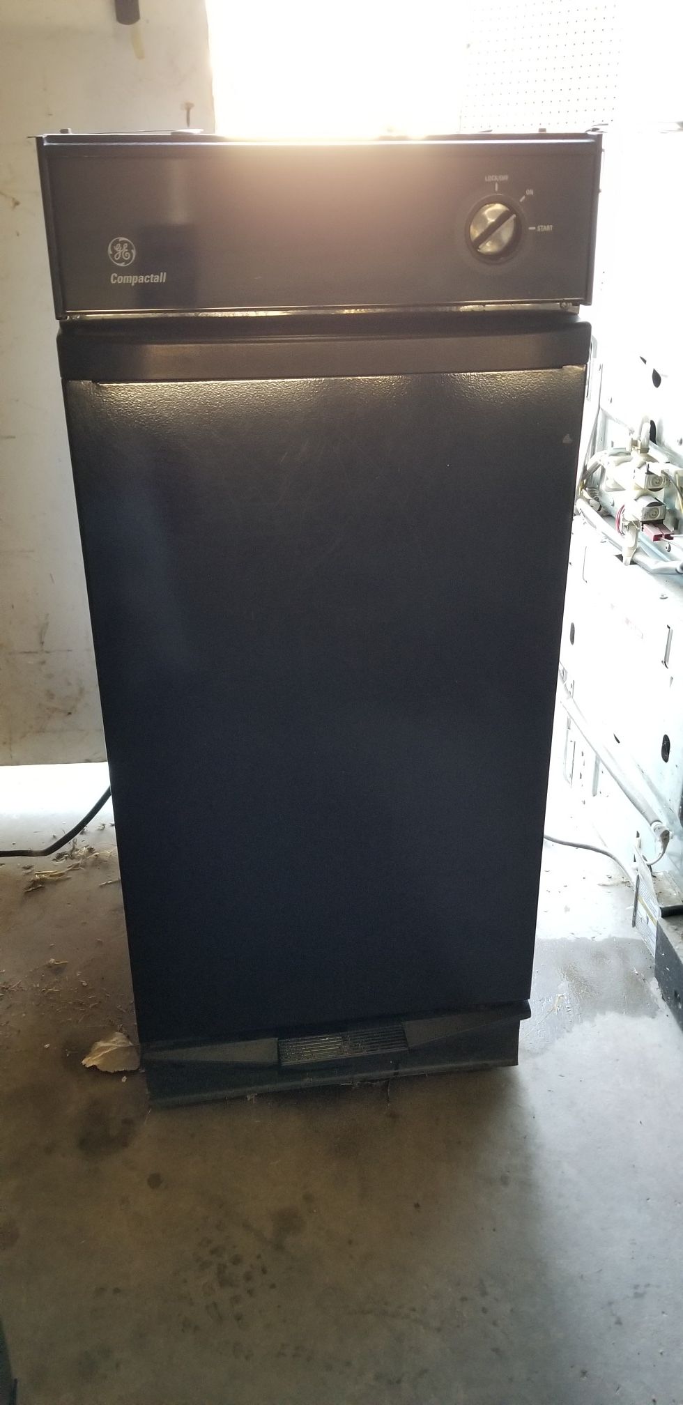 GE Compactall black trash compactor