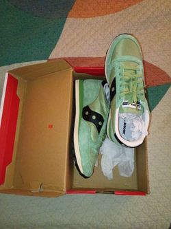 New Saucony  shoes sz 10.5  pickup only!!
