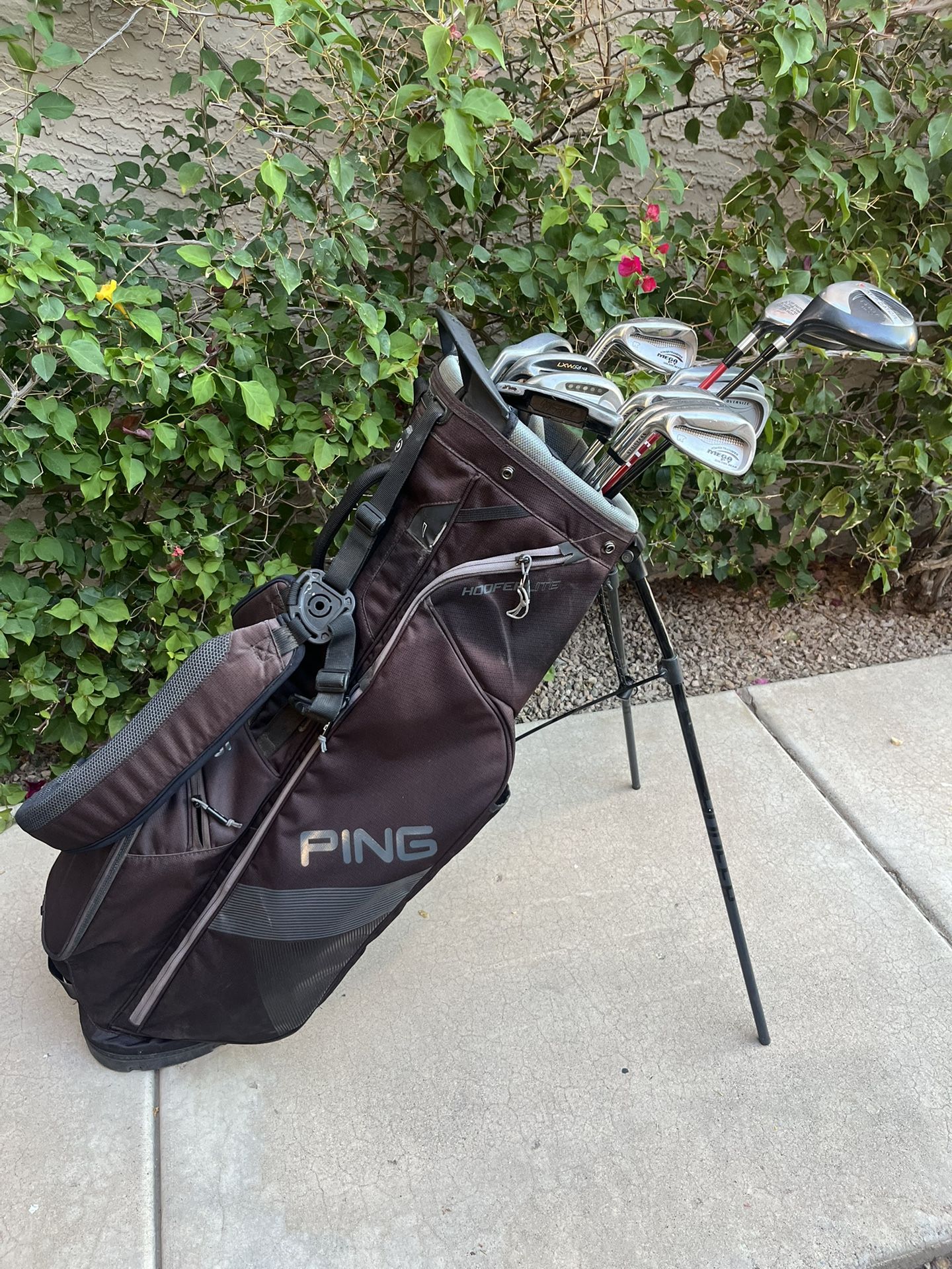 Lefty Men’s Golf Club Set With A Ping Golf Bag