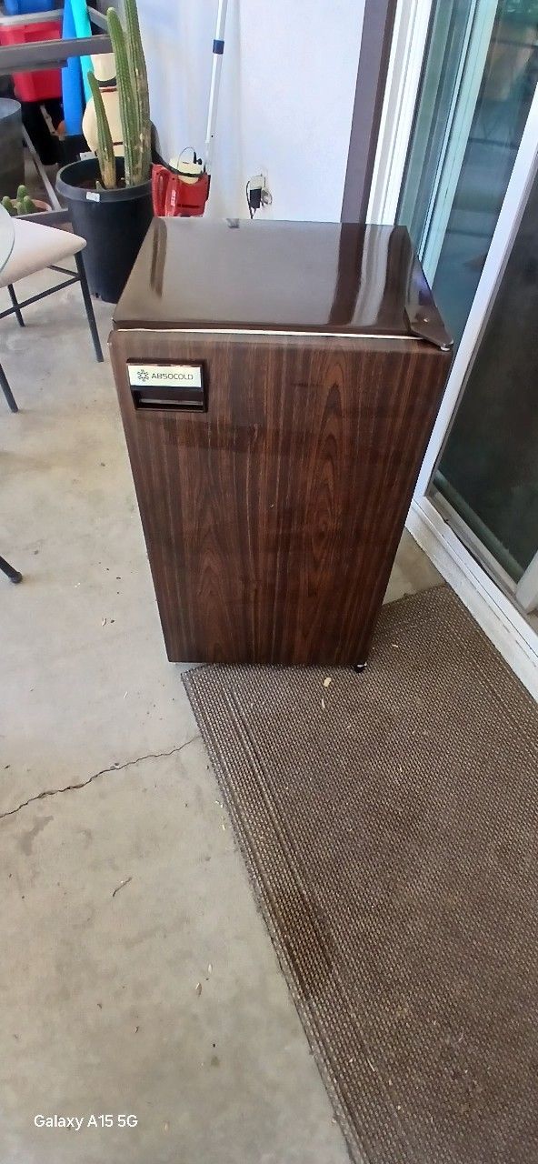 Absocold Mini Bar Fridge. Works Like Brand-new