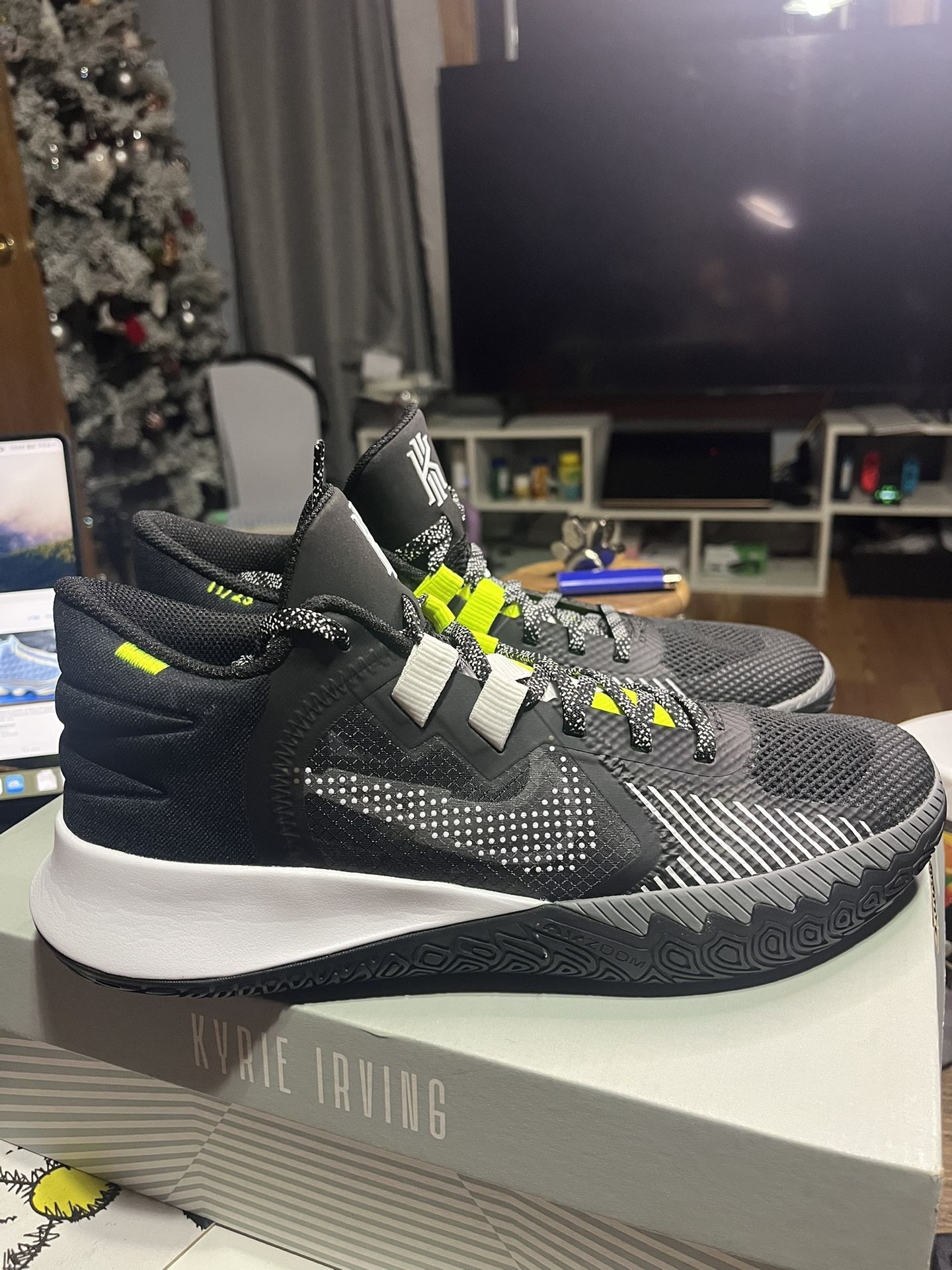 Nike Kyrie Flytrap V5 Black White Volt Sneakers CZ4100-002 Men’s Size 10
