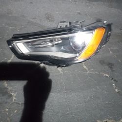 2014-2016 Audi A3 Headlight Xenon Hid (AFS) With Light Bulbs And Accessories Oem.