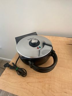 VillaWare Belgian Waffle Maker Like New