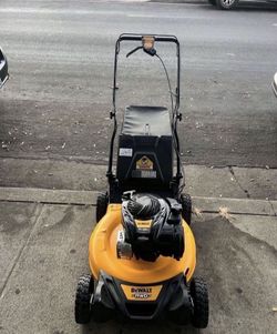 DEWALT 21 in. 150cc Briggs and Stratton 625ex Engine Rear Wheel Drive 2-in-1 Gas Self Propelled Walk