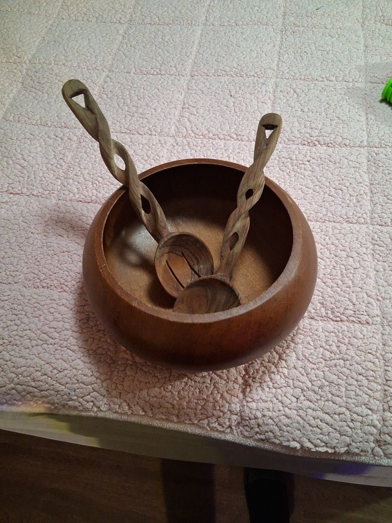 Decorative Salad Bowl