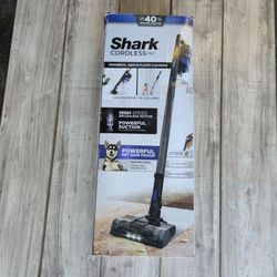 Shark Pet Cordless Stick Vacuum with XLDust Cup, LED leadlights, Handheld Vac, Lightweight