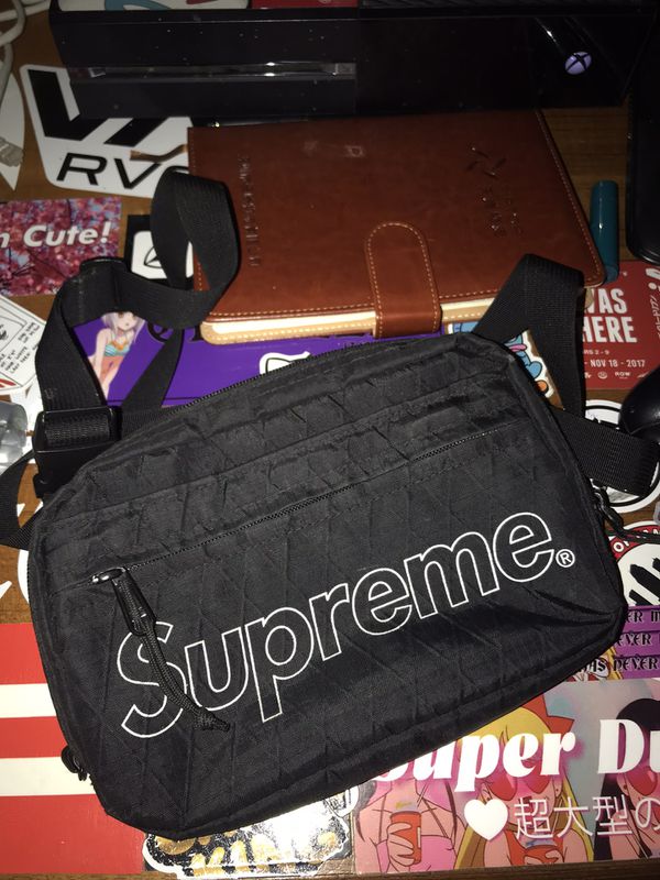 Supreme Shoulder Bag (FW18) Black for Sale in Perris, CA - OfferUp