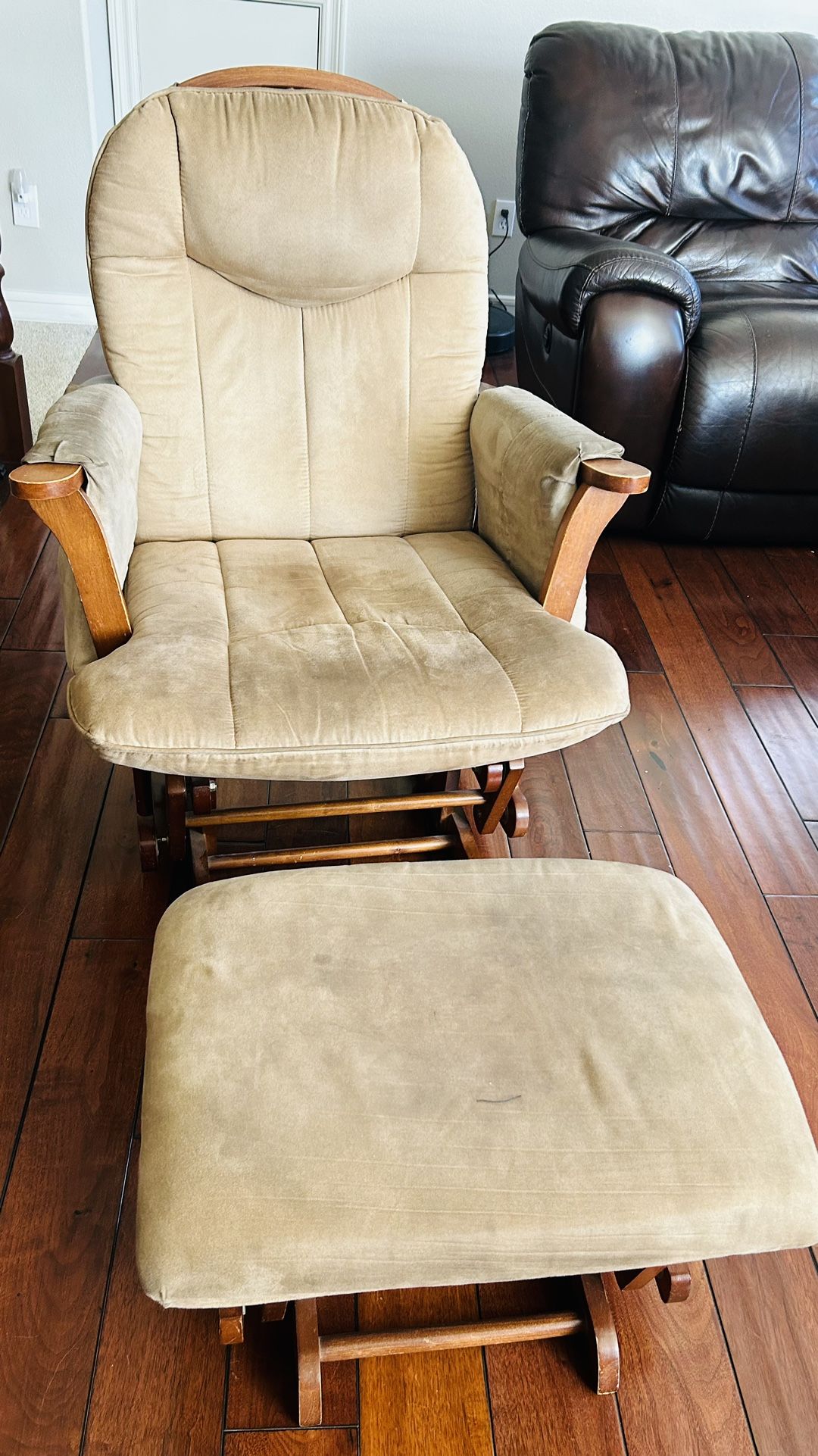 Rocking Chairs With Ottomans For FREE