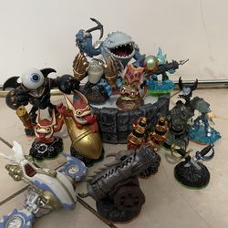 Skylanders  Figures (Lot 1)
