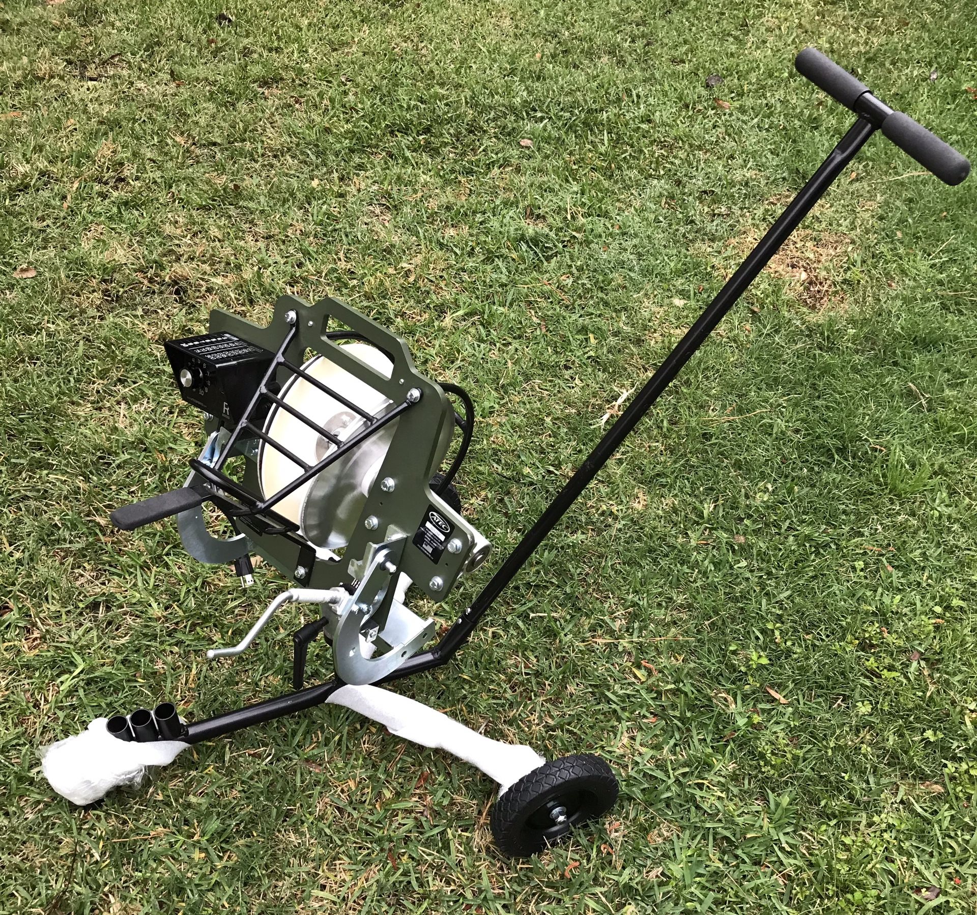 ATEC R2 Rookie Collegiate Baseball Defensive Pitching Fungo Machine