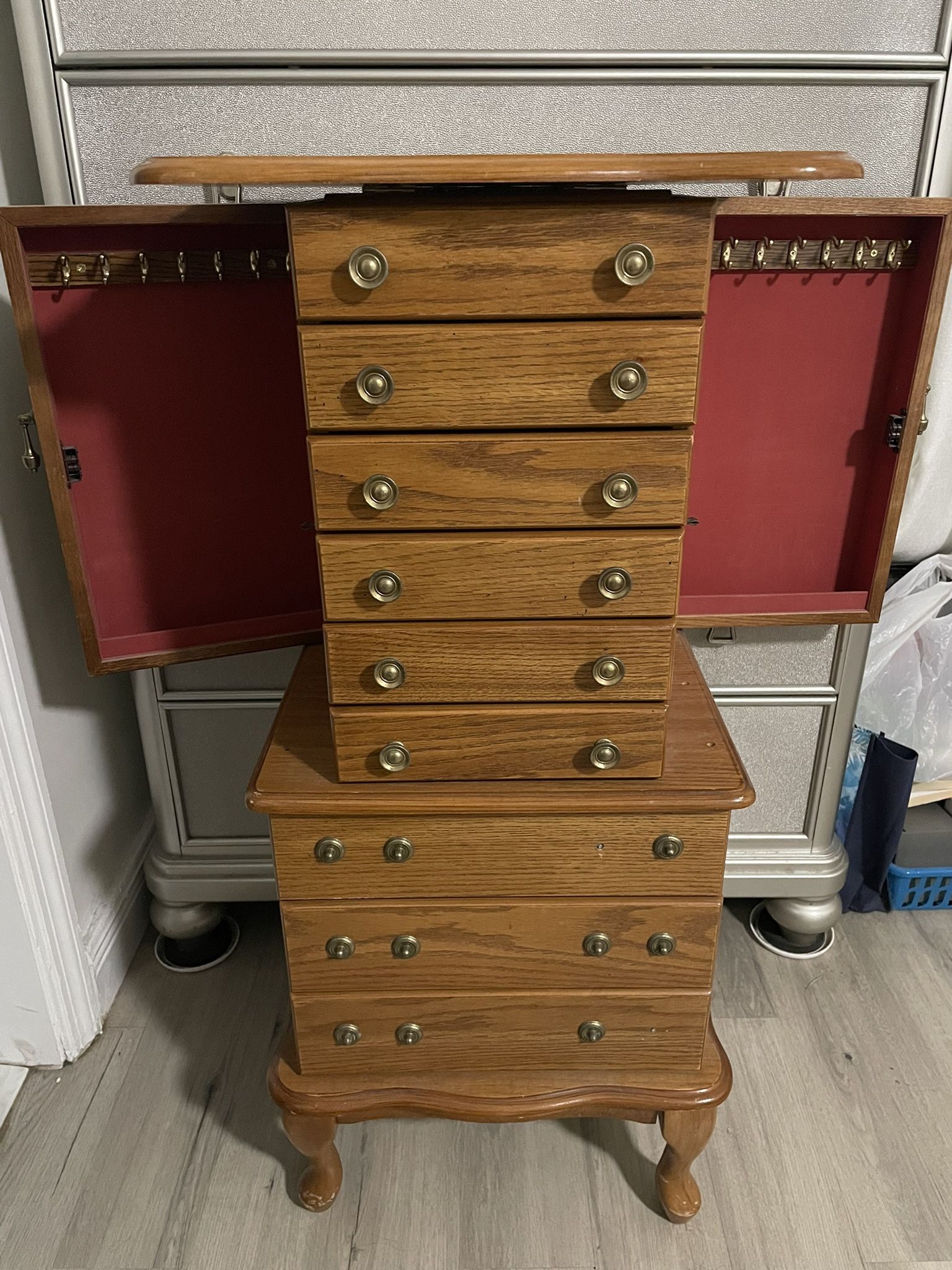 Standing Jewelry Stand