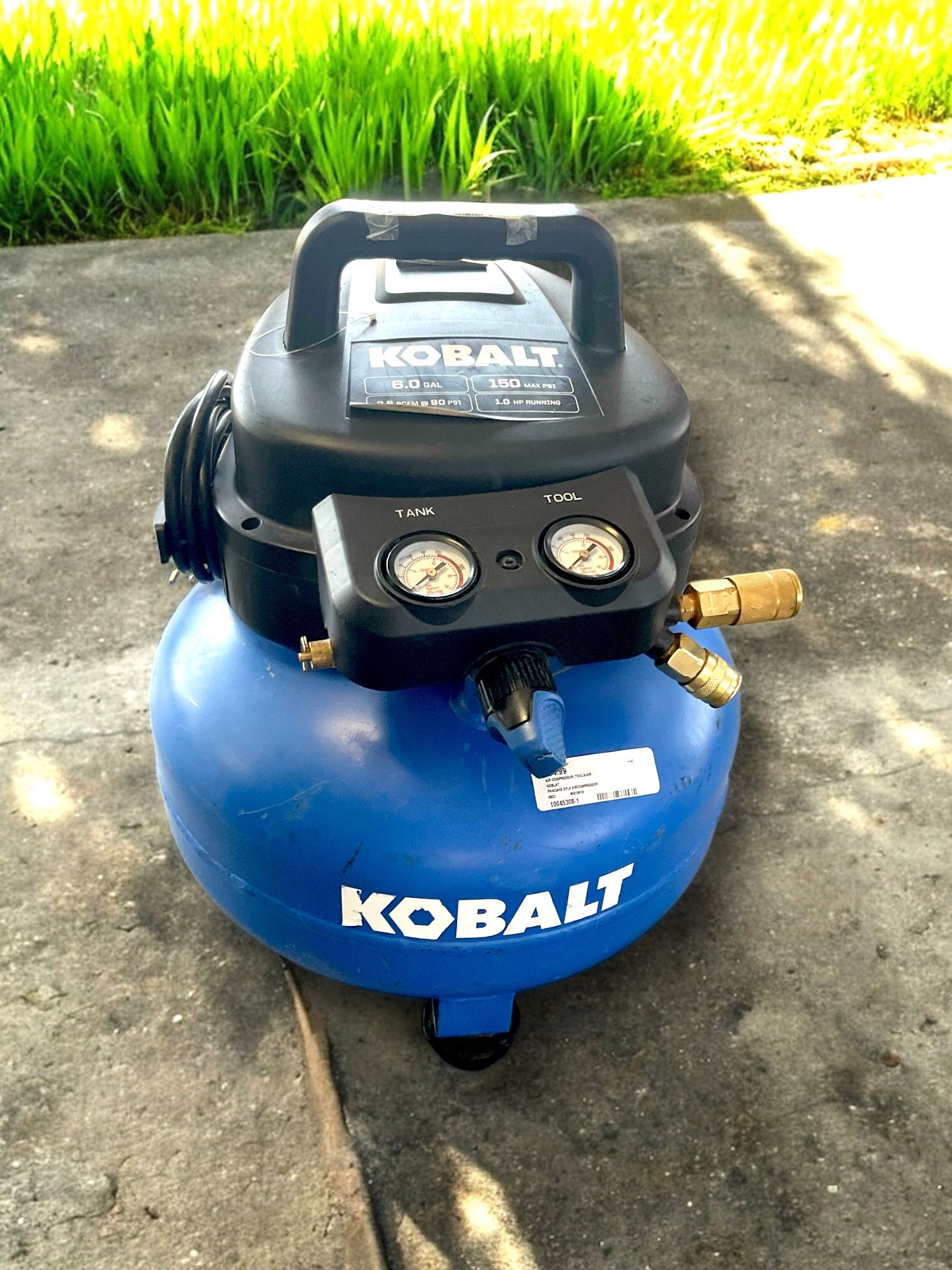 KOBALT 6.0 GAL 150 MAX PSI AIR COMPRESSOR.