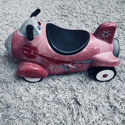 Radio Flyer - Ride On Toy Plane - Three Flashing Lights
