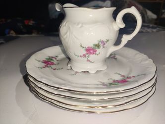 Vintage Wavel China Made In Poland 4 Saucer Plates And A Creamer Pourer