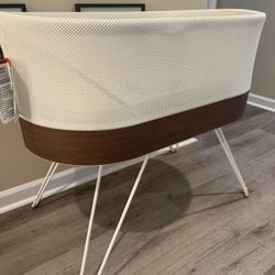 Happiest Baby Snoo bassinet 