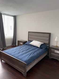 Queen size bed - Rooms To Go - Modern Marlow Panel Bed with Upholstered Headboard + Zinus Smart Box Spring Included