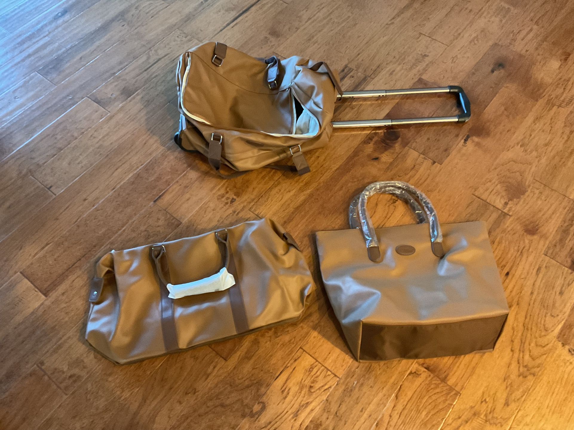 New 4 Piece Luggage Set