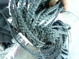 Loose braids for hair braiding in 1b