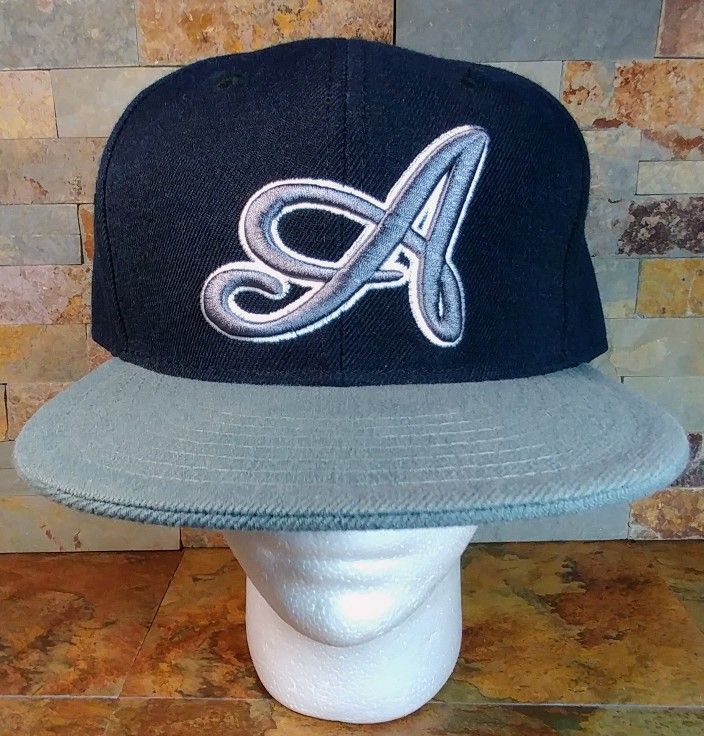 Atlanta Braves Hat • High Quality Flat Fitted • Pit Bull Brand • Size : XL Premium Fitted .
Cap-3