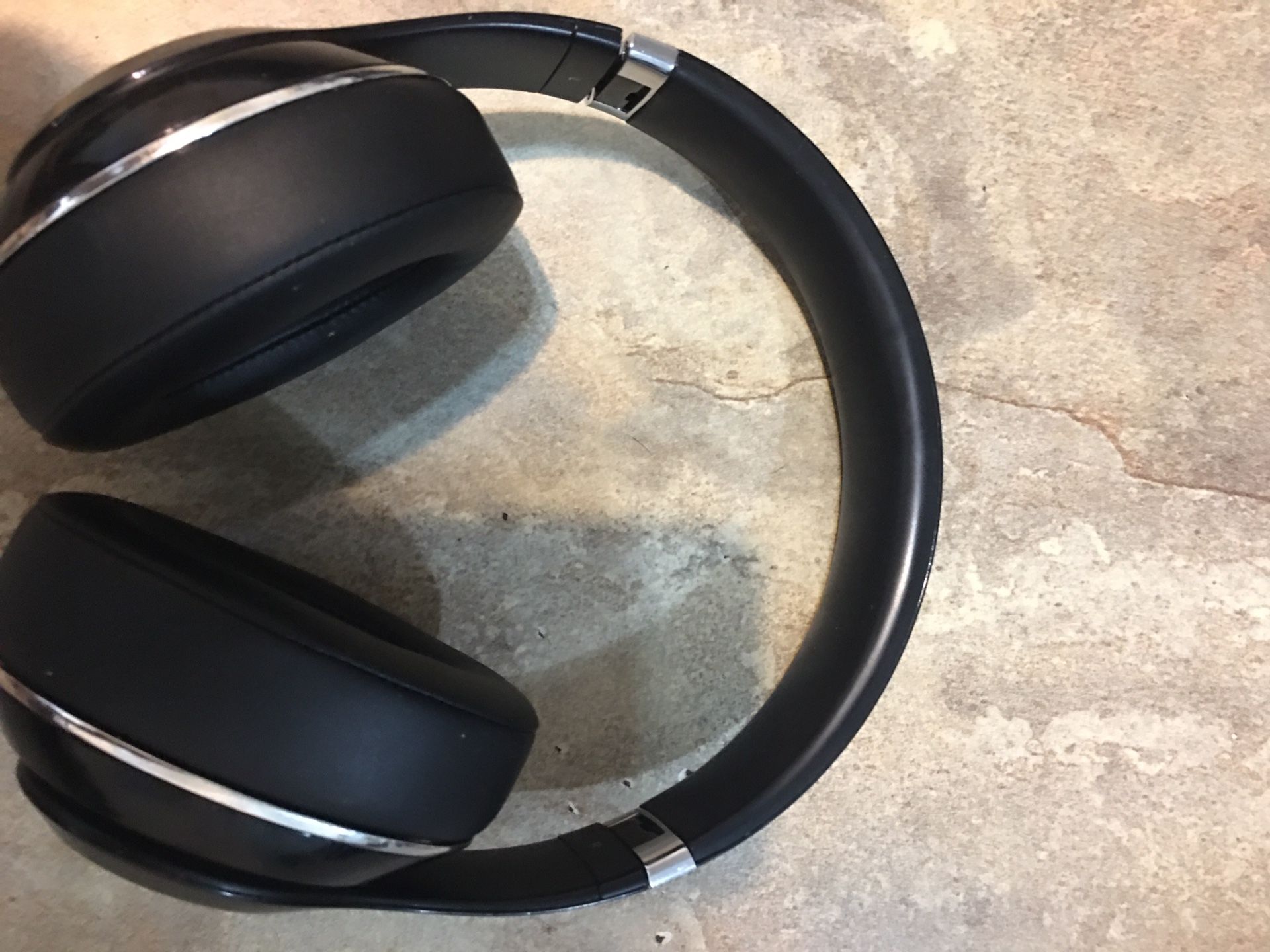 REAL Beats studio 2 wireless headphones! Priced low for quick sale!