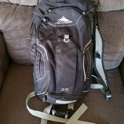 High Sierra Scout Expandable Hidration Back Pack For Adults 