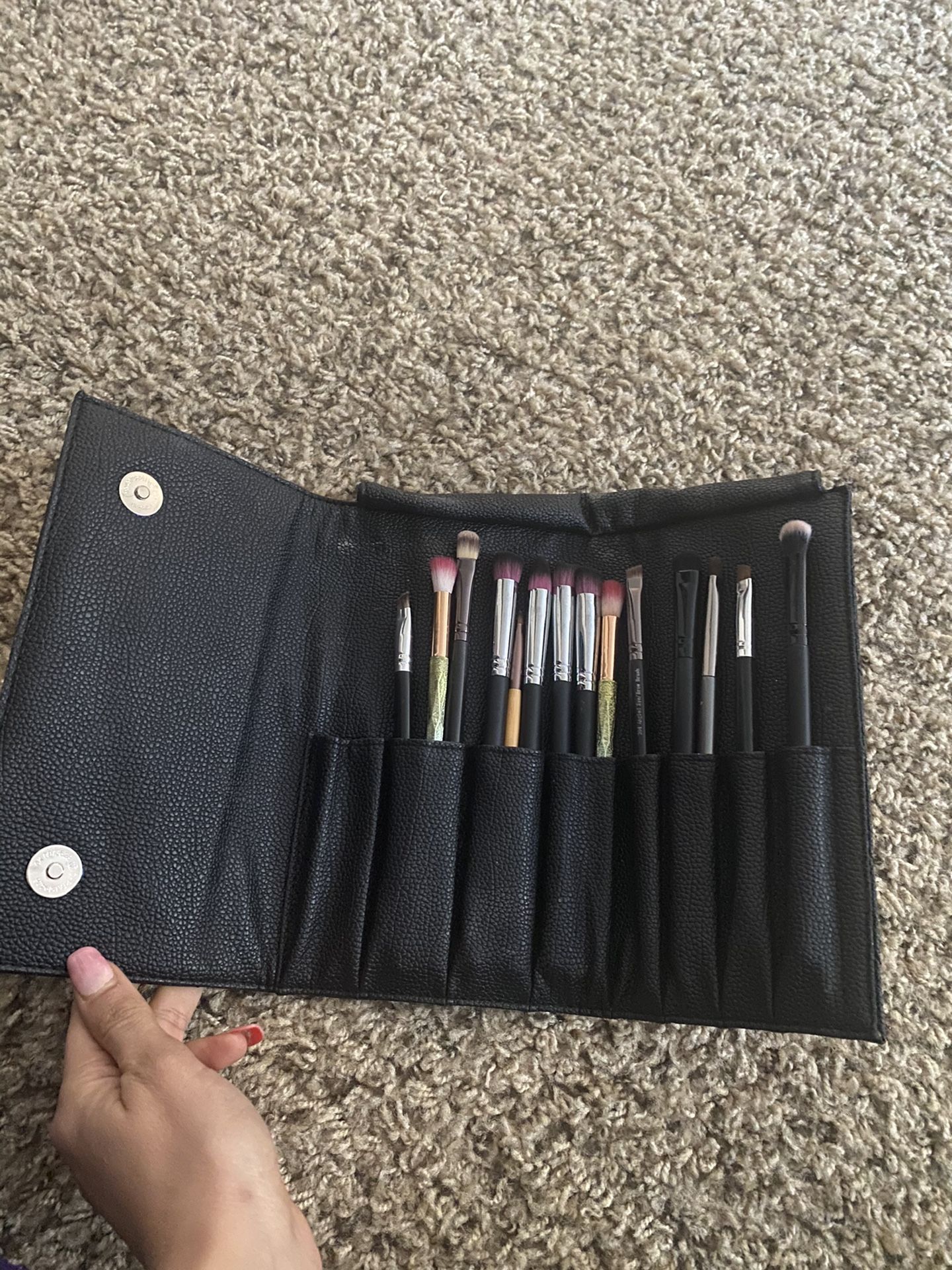 Makeup brush set and bag