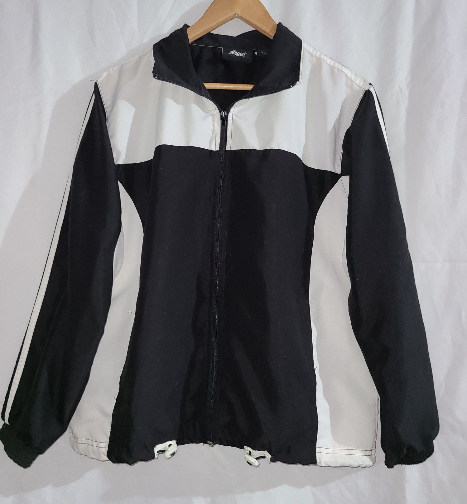 Argee windbreaker