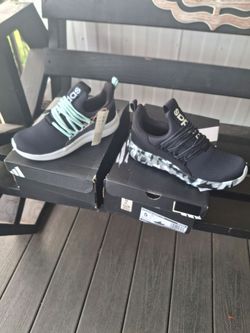 Size 5 nuevos adidas  $50 por las dos