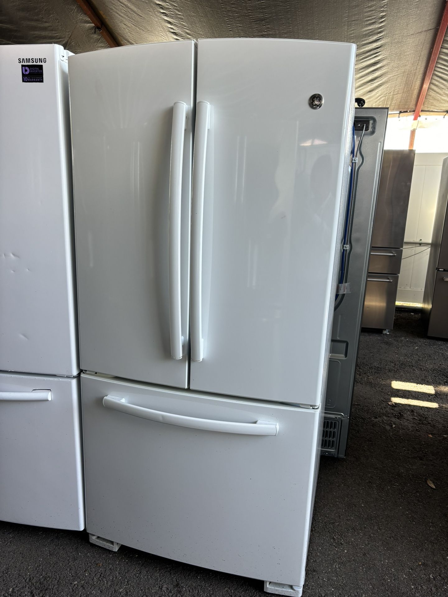 Ge White 33’ Refrigerator 22.7Cu.Ft