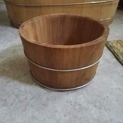 Small solid wood hot tub for feet