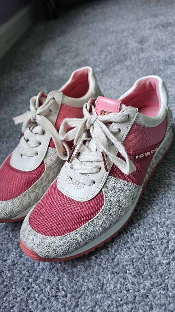 Size 6.6 MICHAEL Michael Kors Monique Trainer in Light Berry Sorbet