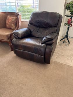 Quality Leather Recliner Brown Chair. 