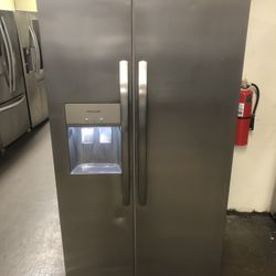 Frigidaire 33” Stainless Steel Side By Side Refrigerator 