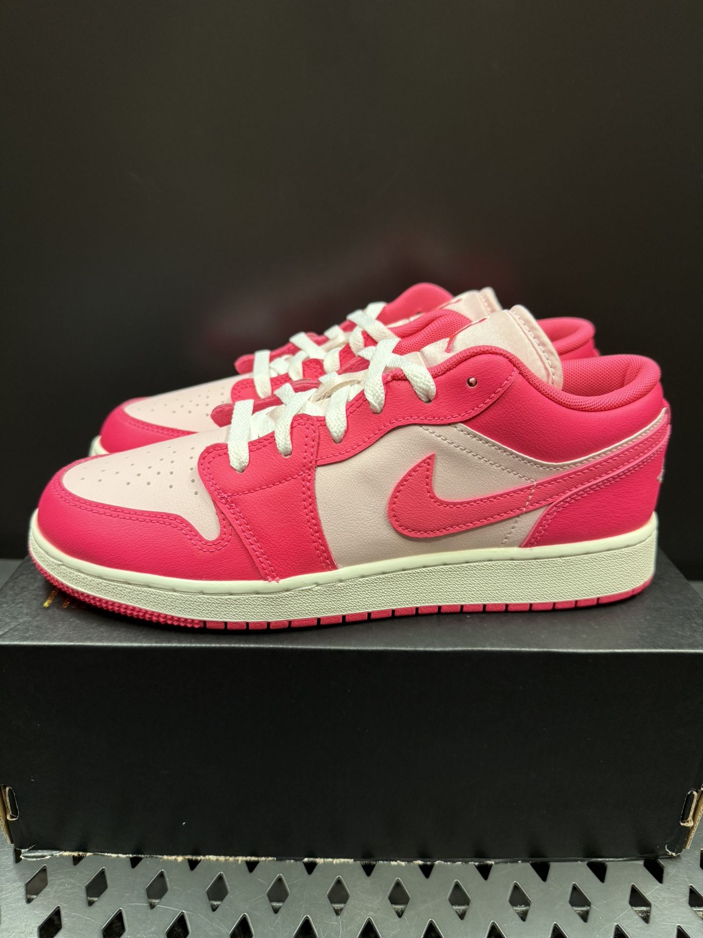 Nike Air Jordan 1 Low GS 553560-661 Size 7Y