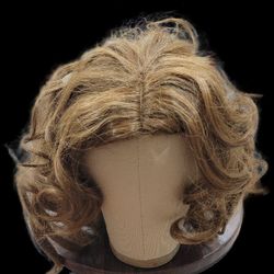 Short Dirty Blond Wig