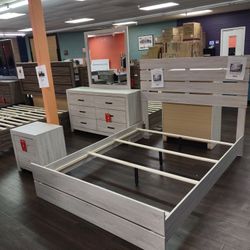 Four Piece Queen Bedroom Set Queen Bed Frame Dresser And Nightstand Coastal White